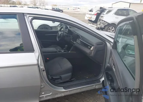 2025 Toyota Camry Le z USA, uszkodzony, nr VIN 4T1DAACKXSU119070